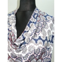 Bluzka lejący dekolt - kolorowa mozaika z perłowym połyskiem